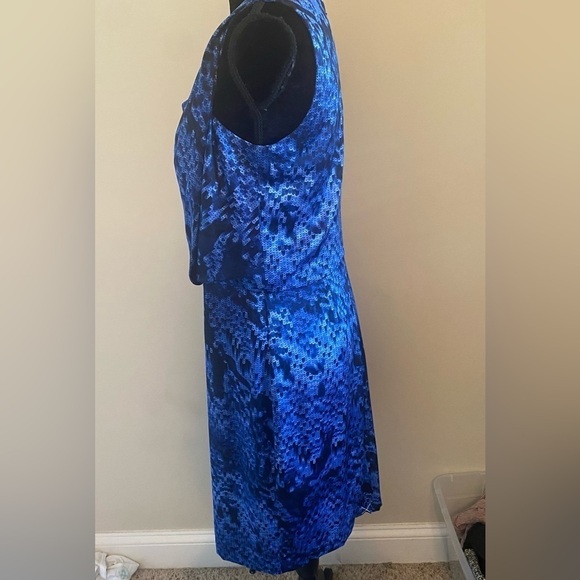 Ann Taylor sleeveless silky dress NWT in cobalt blue and black geo print sz 8 - Picture 7 of 8